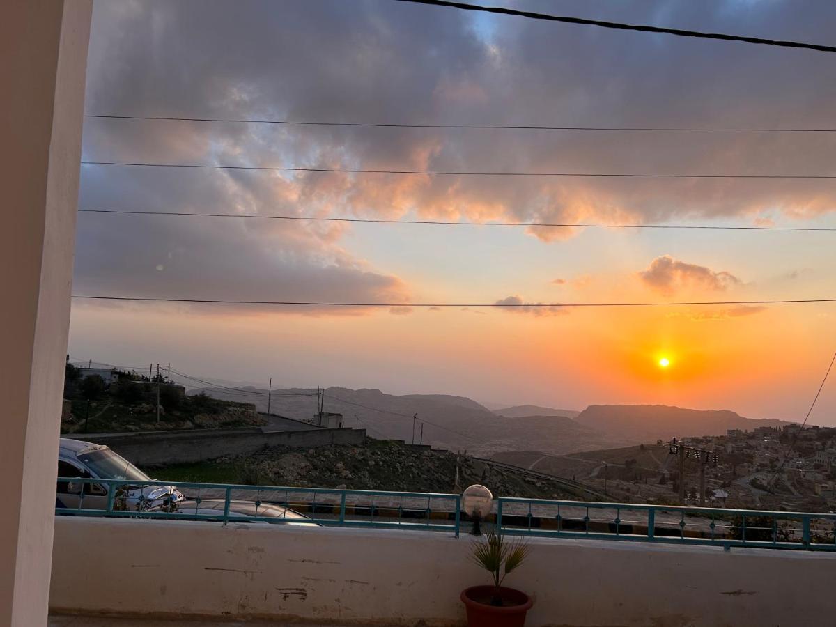 Petra Pass Hostel Wadi Musa Exterior photo
